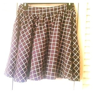 Cute mini skirt!